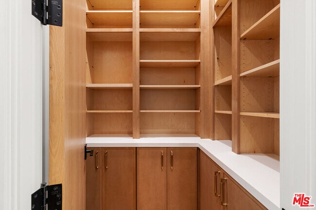 Building Photo - 2565 Patricia Ave