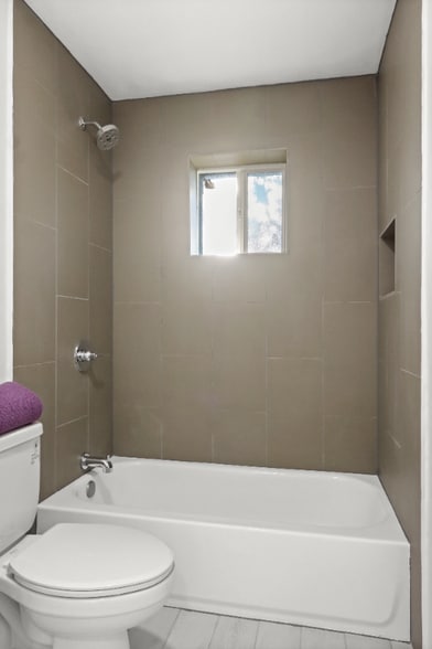 Building Photo - 9316 San Lorenzo Ave