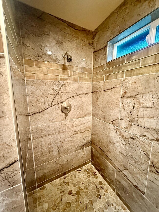 Building Photo - 13240 Loma Rica Dr