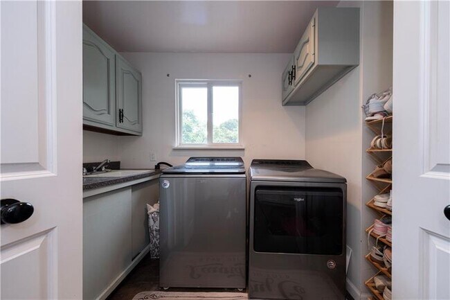 Building Photo - 109 Oak Ridge Dr
