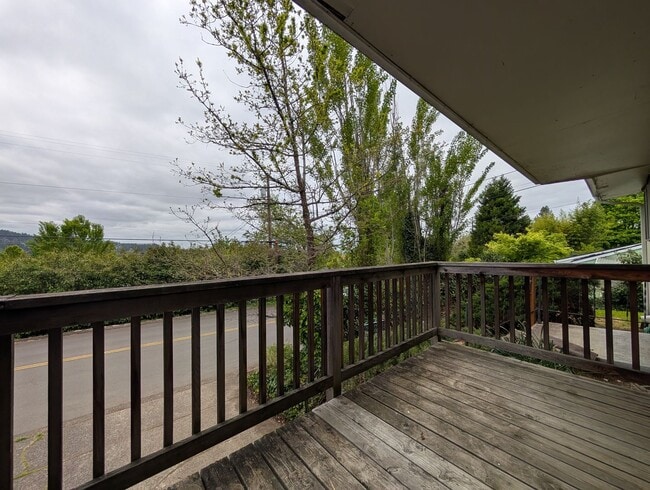 Building Photo - 2-Bedroom, 1-Bath Duplex In The Friendly Street Area In Eugene!