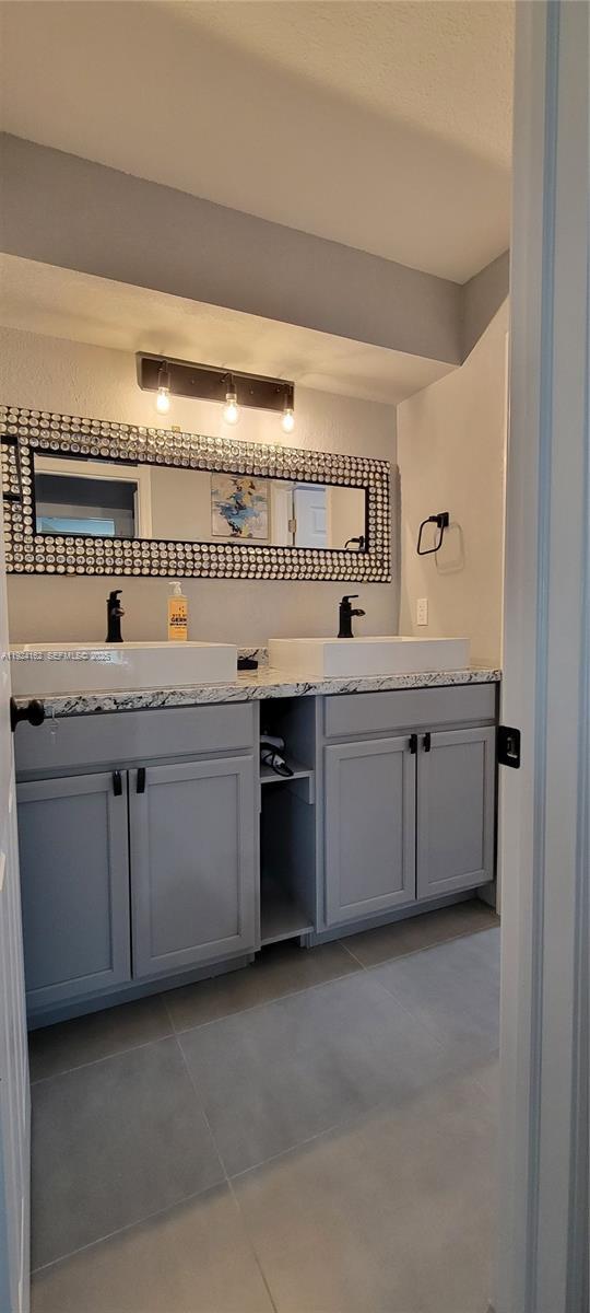 Building Photo - 13285 Arbor Pointe Cir