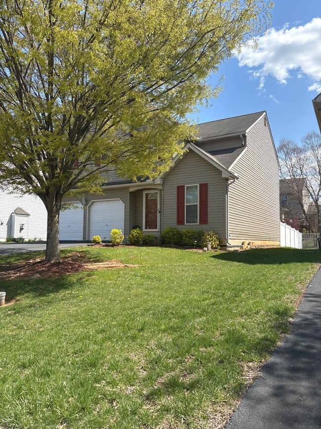 Building Photo - Video on Pictures! 4 Bed/2.5 Bath Colonial in Red Lion SD, Garage, Yard