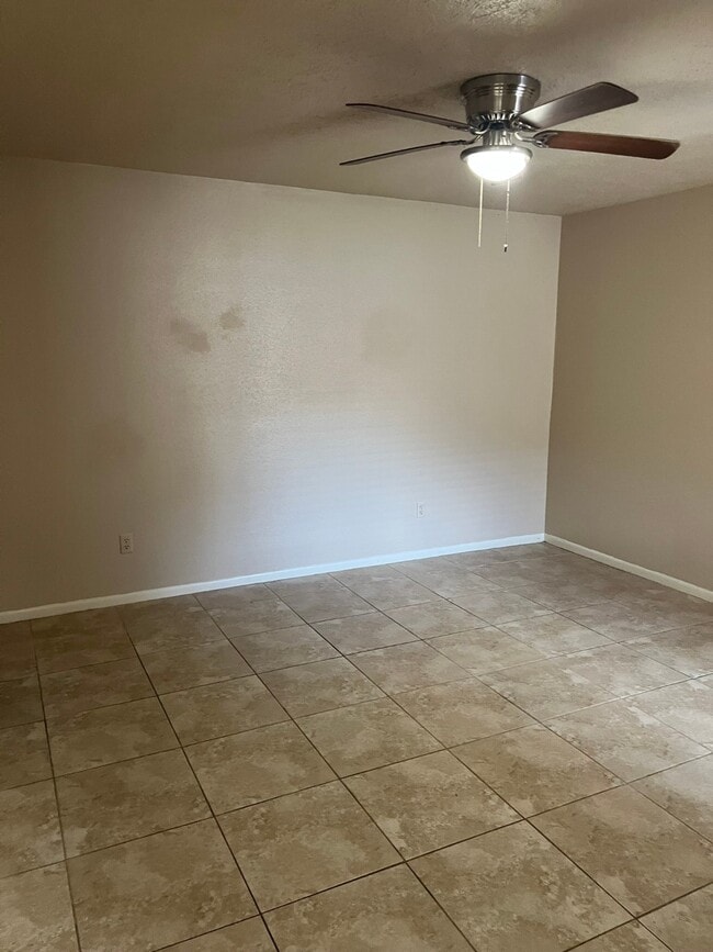 Building Photo - 6823 Wellwood Ct