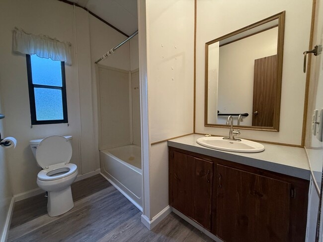 Building Photo - 3 Bedroom 2 Bathroom Home in Greene County...