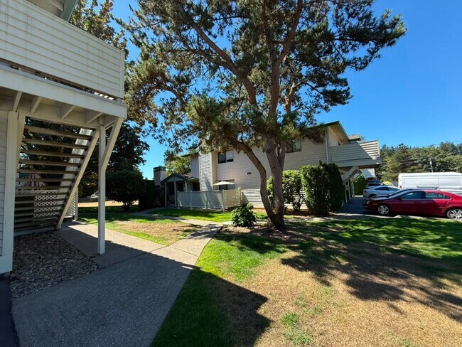 Building Photo - 1624 201st Pl SE