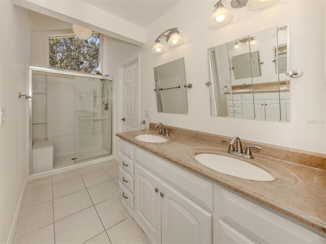 Building Photo - 268 Southampton Dr