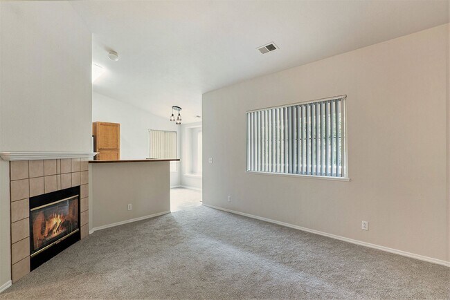 Building Photo - 2 bed, close to Ft Carson. Top Floor unit, Available now