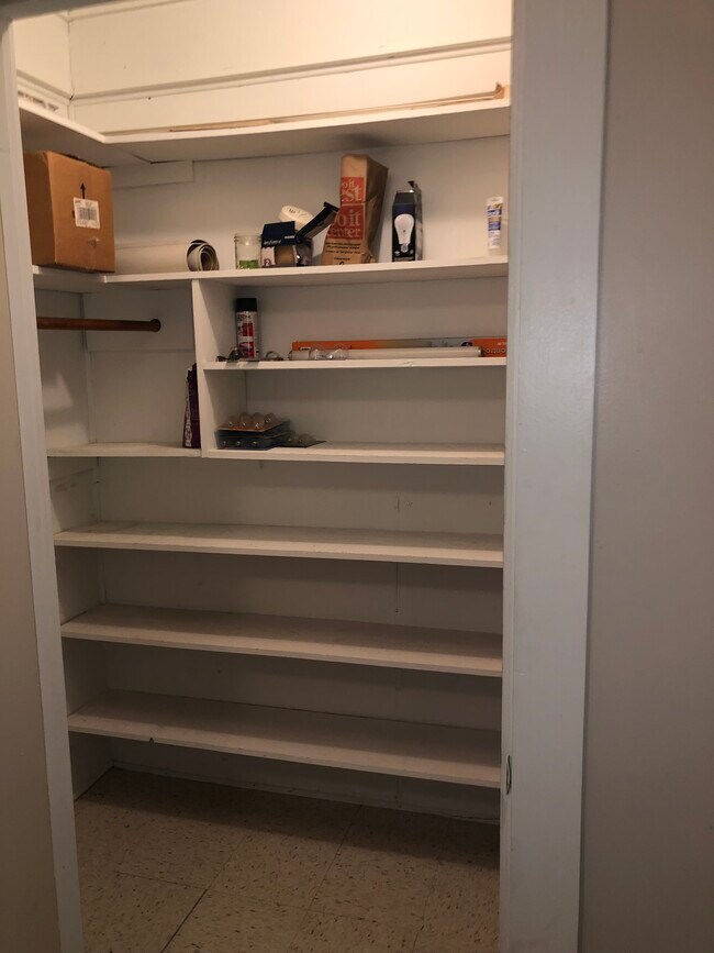 Building Photo - 716 W Georgia Ave