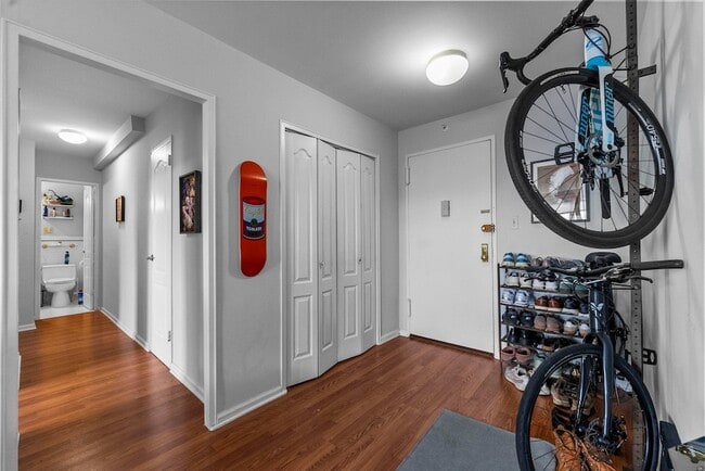 Building Photo - 225 St Pauls Ave