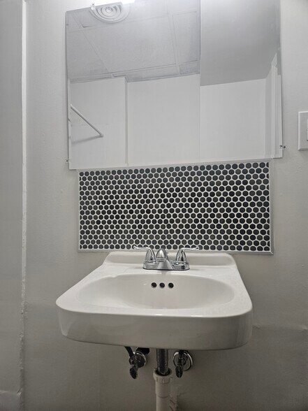 Building Photo - 738 Prospect Ave