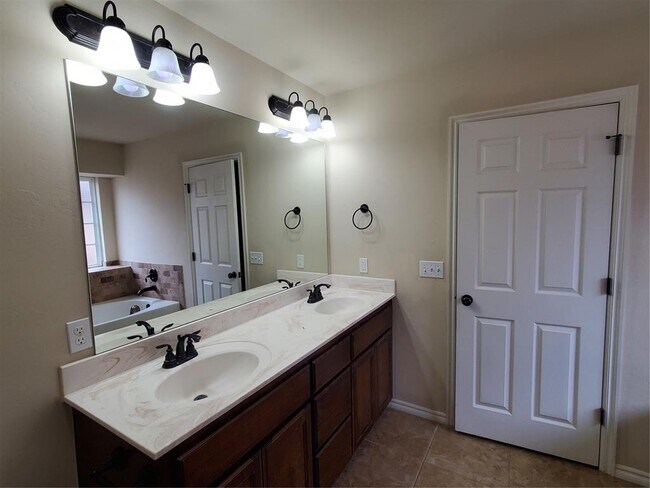 Building Photo - 16113 Juliet Dr