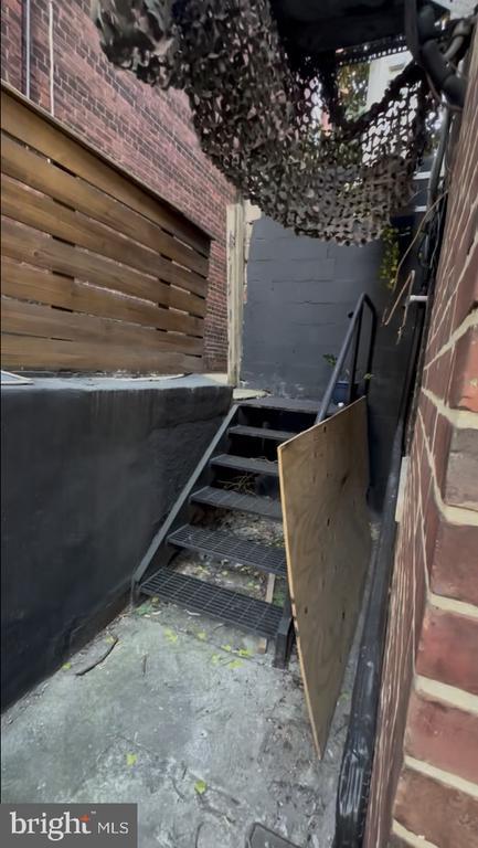 Building Photo - 2133 Delancey St