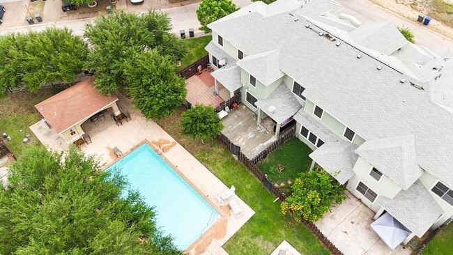 Building Photo - 9310 Albany Dr