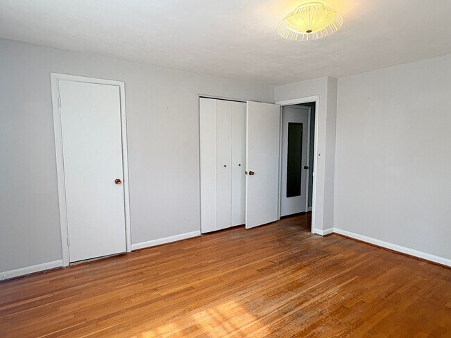 Building Photo - 6192 Northwood Dr