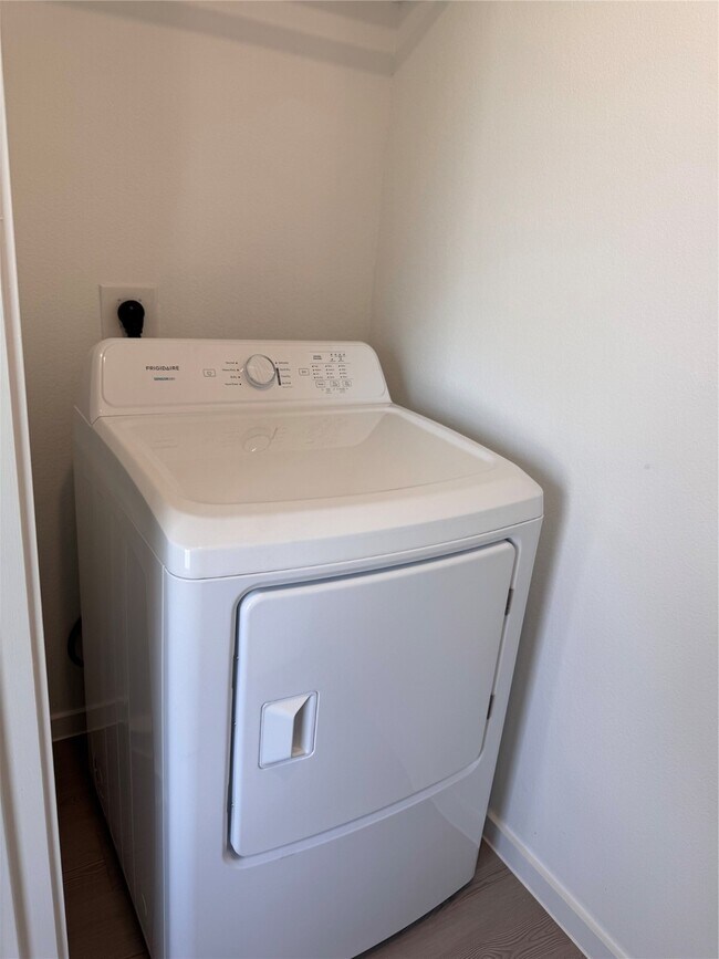 Building Photo - 3088 Fantasy Ter Dr