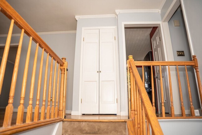 Building Photo - 1643 Colonial Manor Dr