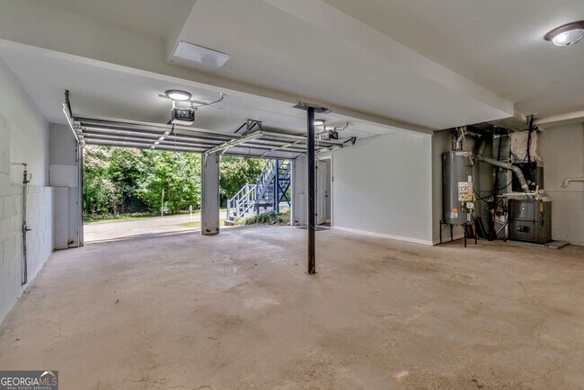 Building Photo - 2192 Chartwell Dr