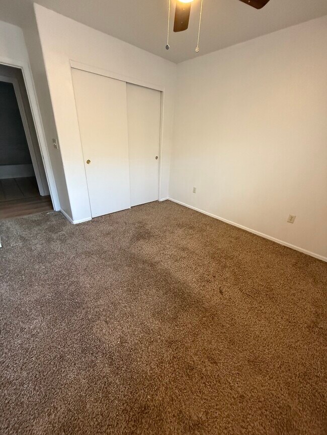 Building Photo - House For Rent