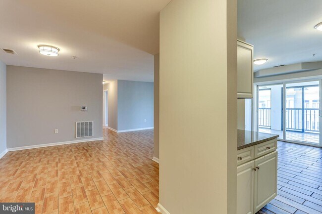 Building Photo - 31 Lambourne Rd