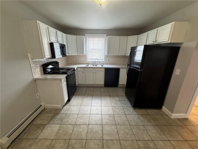 Building Photo - 136 Almy St