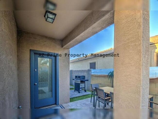 Building Photo - 30945 W Picadilly Rd