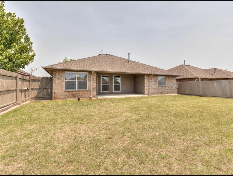 Building Photo - 15805 Prairie Run Dr