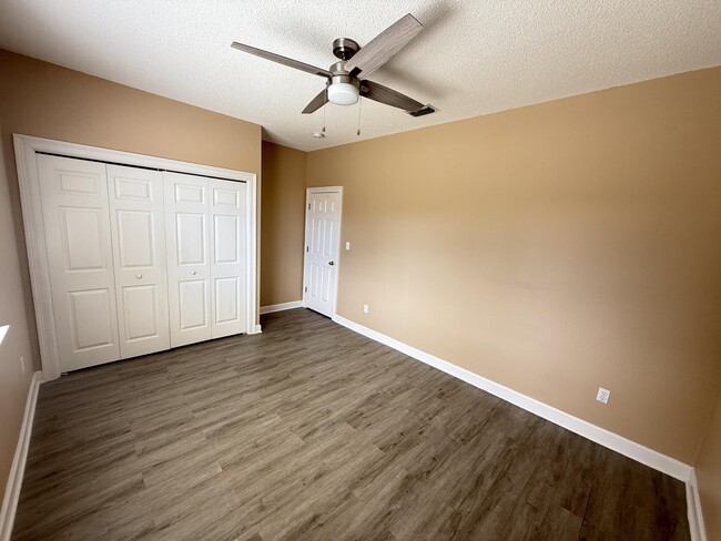 Building Photo - 9697 Leeward Way