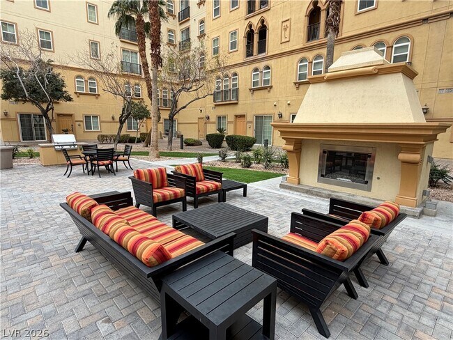 Building Photo - 2455 W Serene Ave