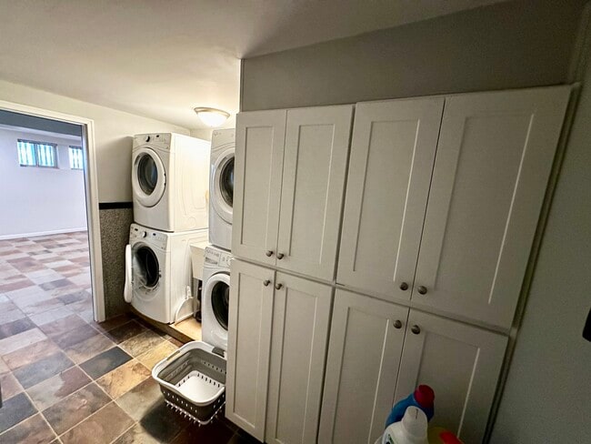 Building Photo - 4386 Woodland Ave