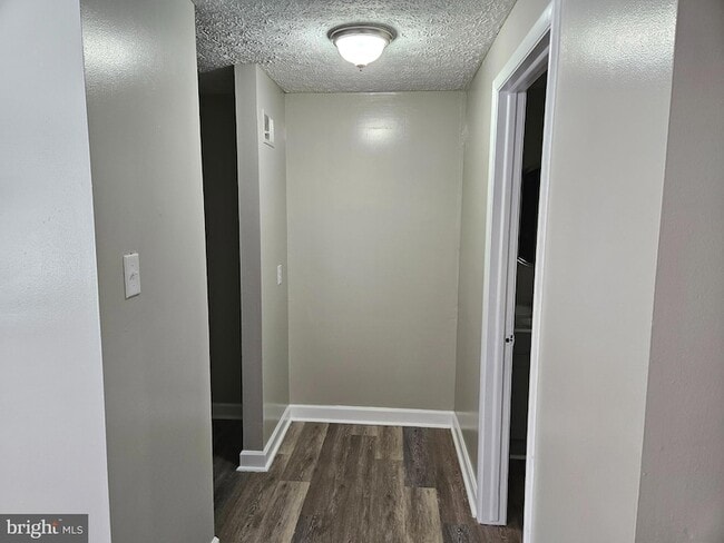 Building Photo - 10717 Glen Hannah Dr