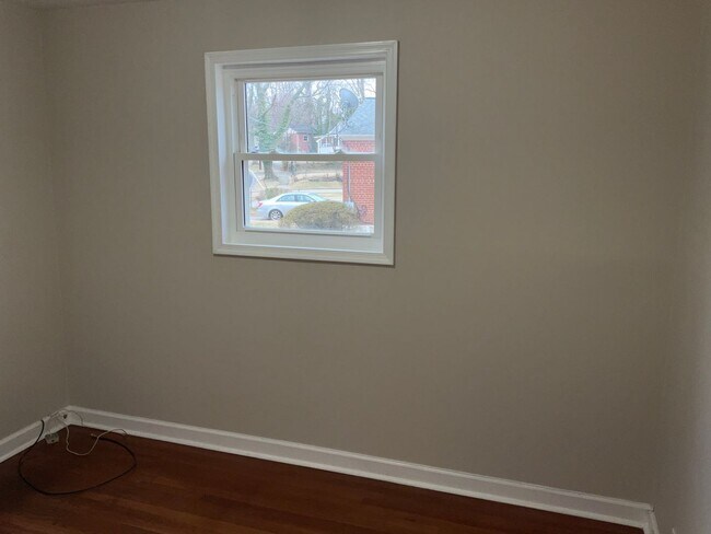 Building Photo - Fully updated 4BR 2BA single family brick home in Connecticut Ave Estates