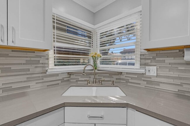 Building Photo - 340 N Monterey St