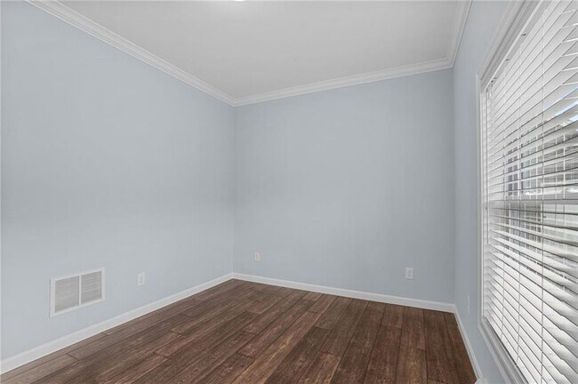 Building Photo - 30 Chickadee Ln