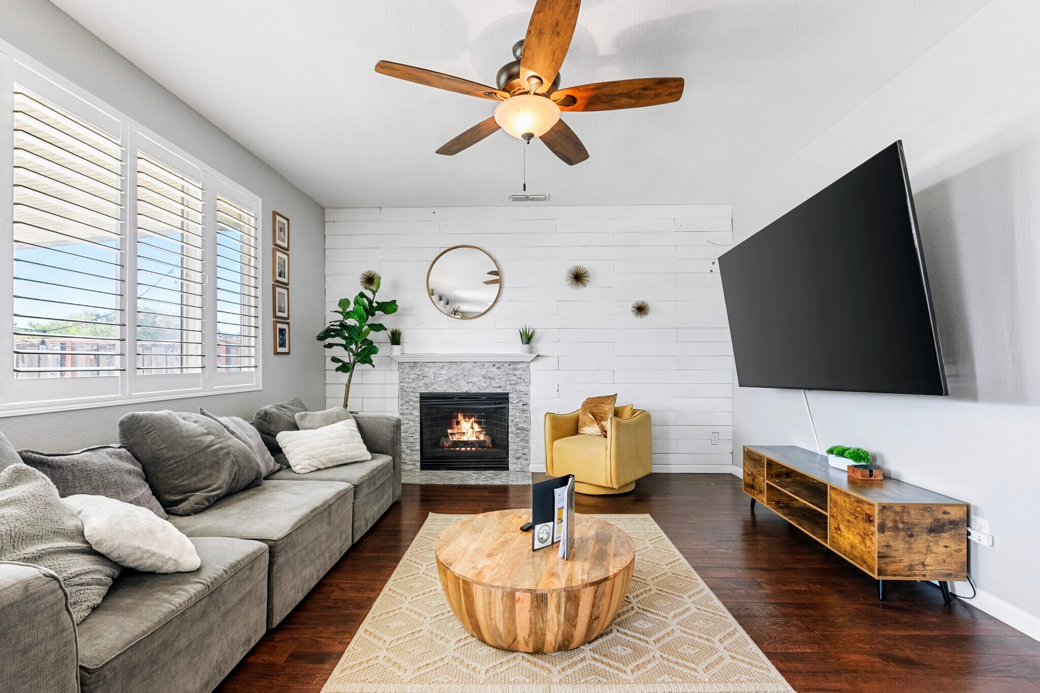 Main Living Room - 5006 Rowe Dr