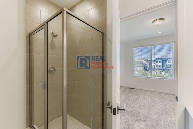 Building Photo - 1747 Peak Lp