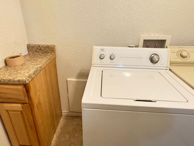 Building Photo - 2 BEDROOM, 1 BATHROOM SINGLE FAMILY HOME CLOSE TO DOWNTOWN CHEYENNE