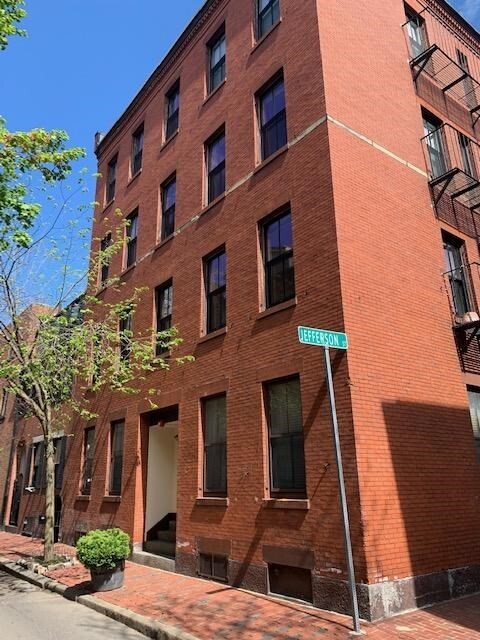 Building Photo - 8 Fayette St