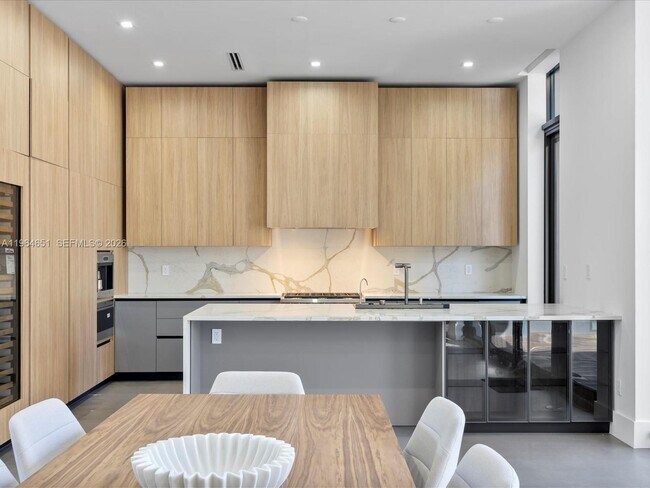 Building Photo - 871 NE 83rd St