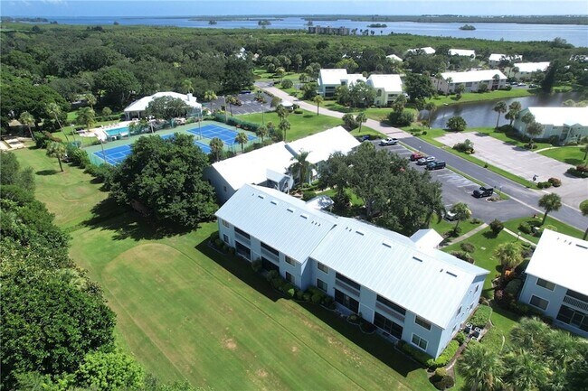 Building Photo - 9635 Riverside Dr