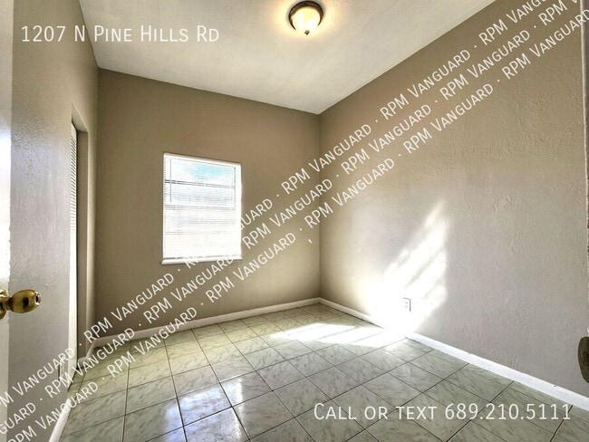 Building Photo - 1207 N Pine Hills Rd