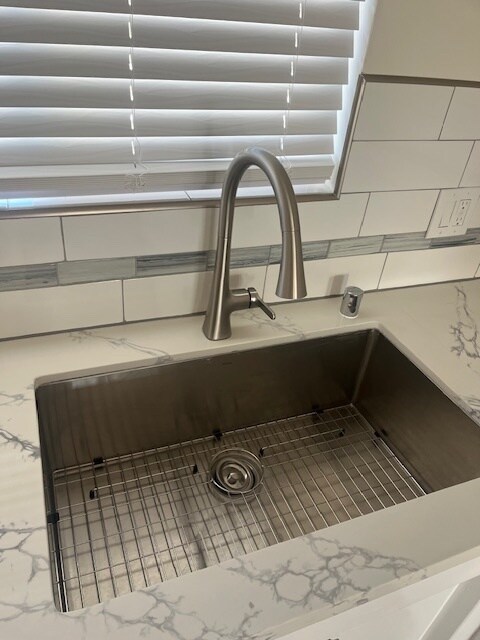 Building Photo - 53 Suffolk Ave