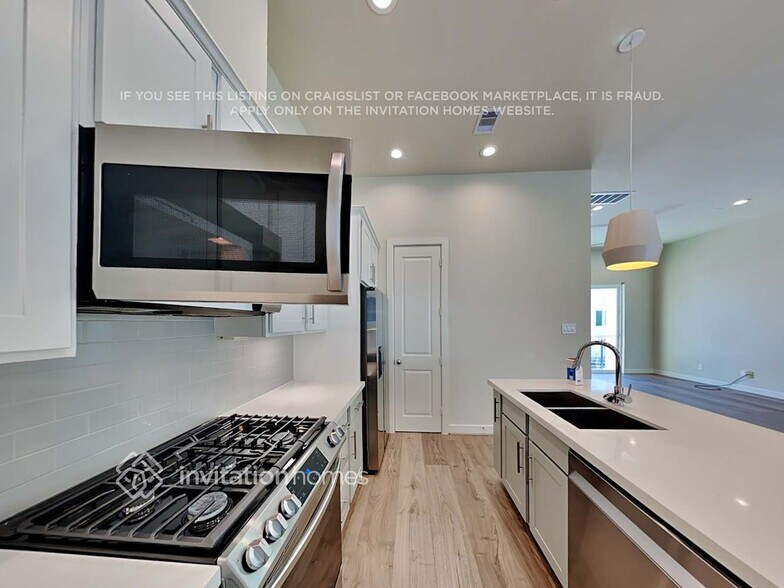 Building Photo - 709 Carriage Knls Dr