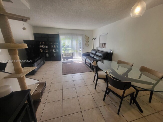 Building Photo - 8500 SW 109th Ave