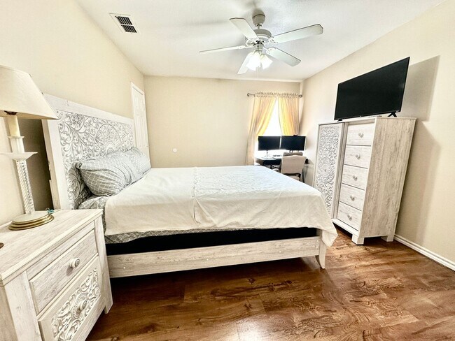 Building Photo - 602 N Bangor Ave