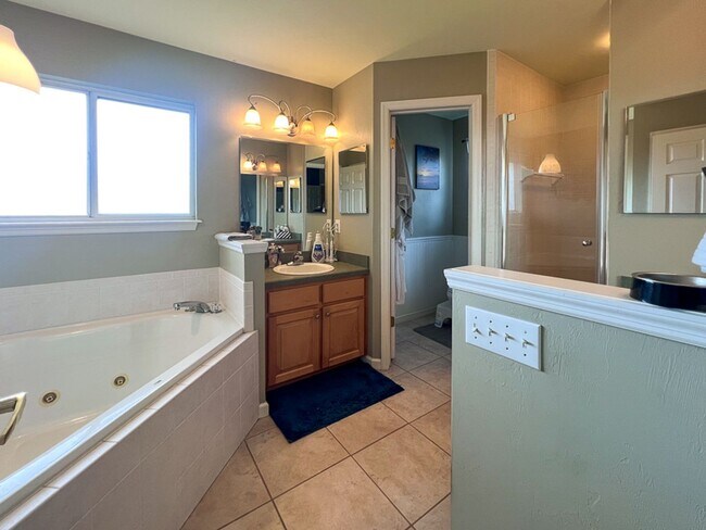 Building Photo - Pet Friendly 3BR/2BA Home on 1 acre in SW Gainesville - available Mid-October!