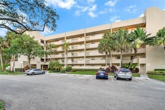 Building Photo - 3050 NW 42nd Ave