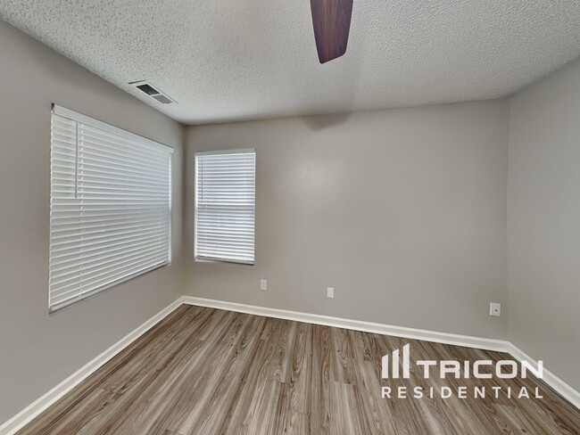 Building Photo - 2977 Champion Ln SW