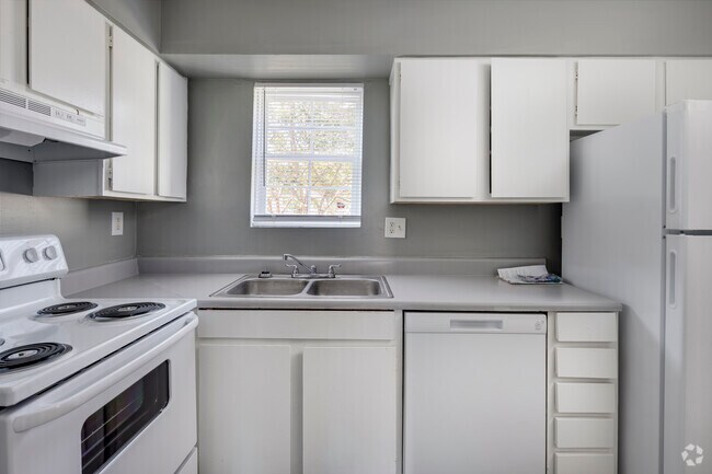 3BR, 2.5BA - 1,129SF - Kitchen - Salem Arms