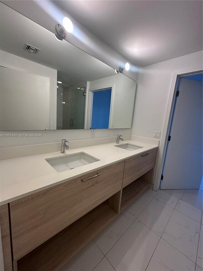 Building Photo - 16385 Biscayne Blvd